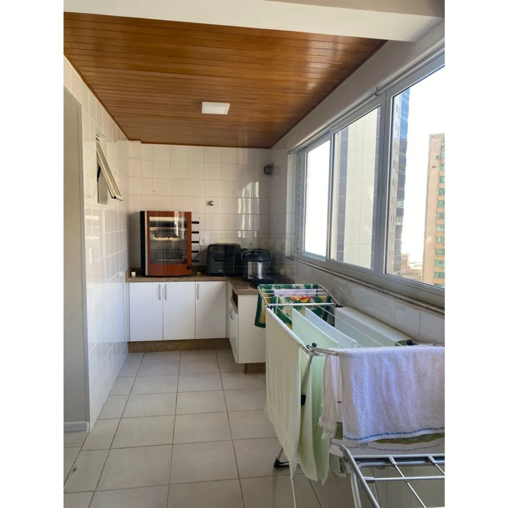 Apartamento quadra mar com 2 vagas de garagem 