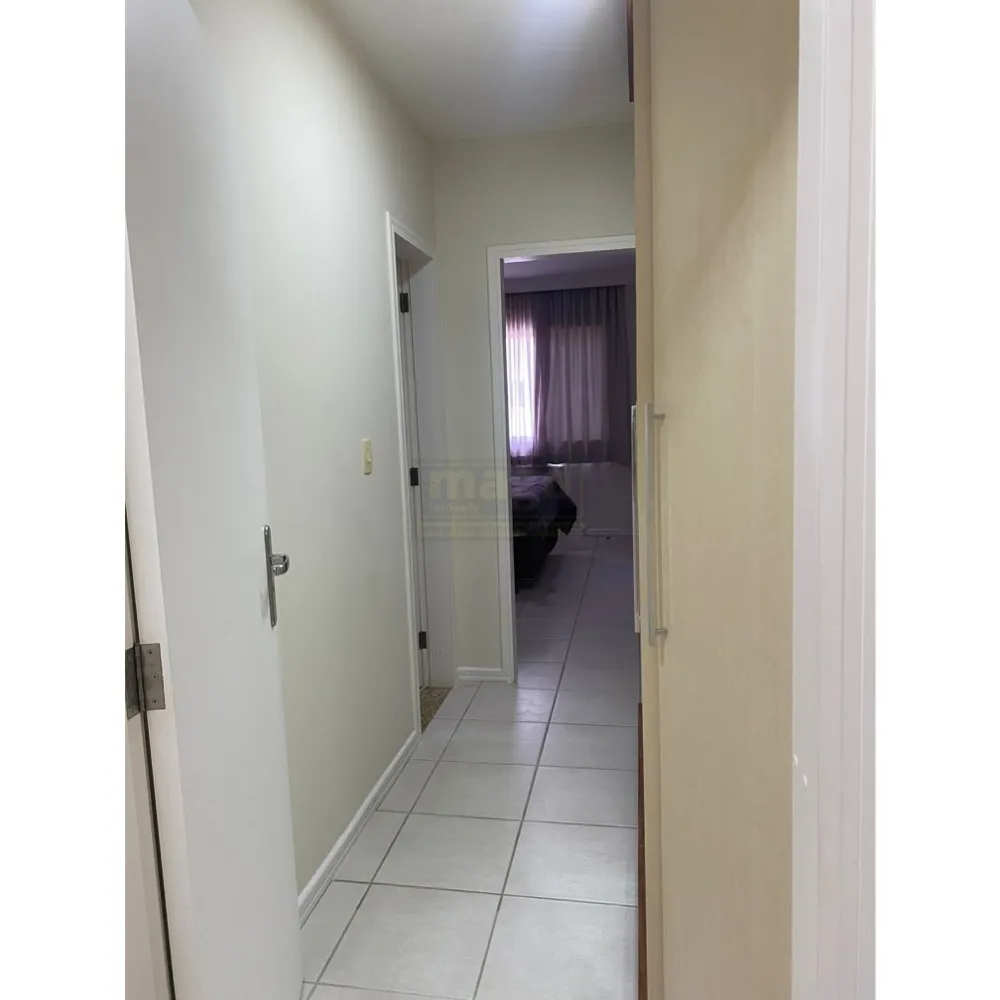 Apartamento quadra mar com 2 vagas de garagem 