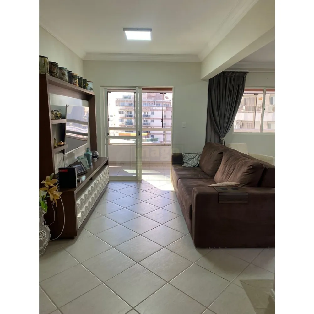 Apartamento quadra mar com 2 vagas de garagem 