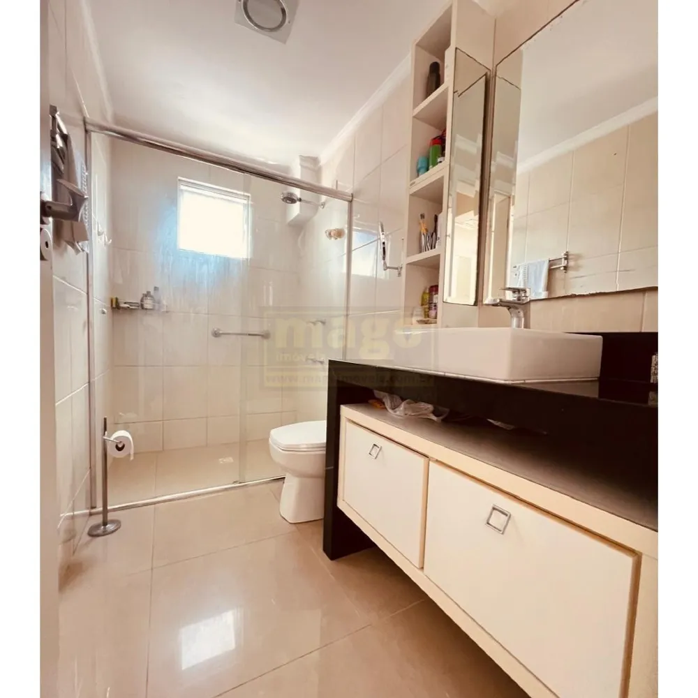 Apartamento com 3 suítes e 2 garagens na Barra Sul