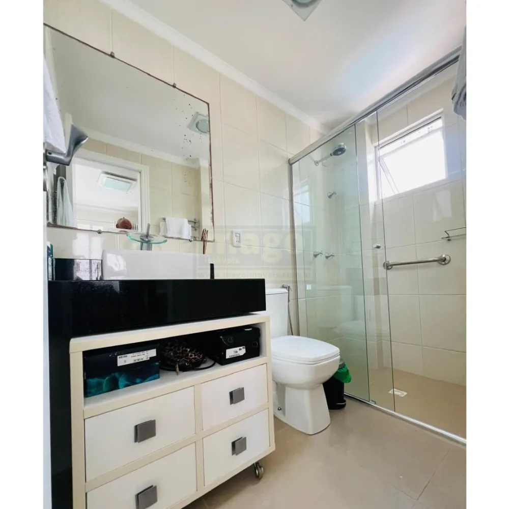 Apartamento com 3 suítes e 2 garagens na Barra Sul