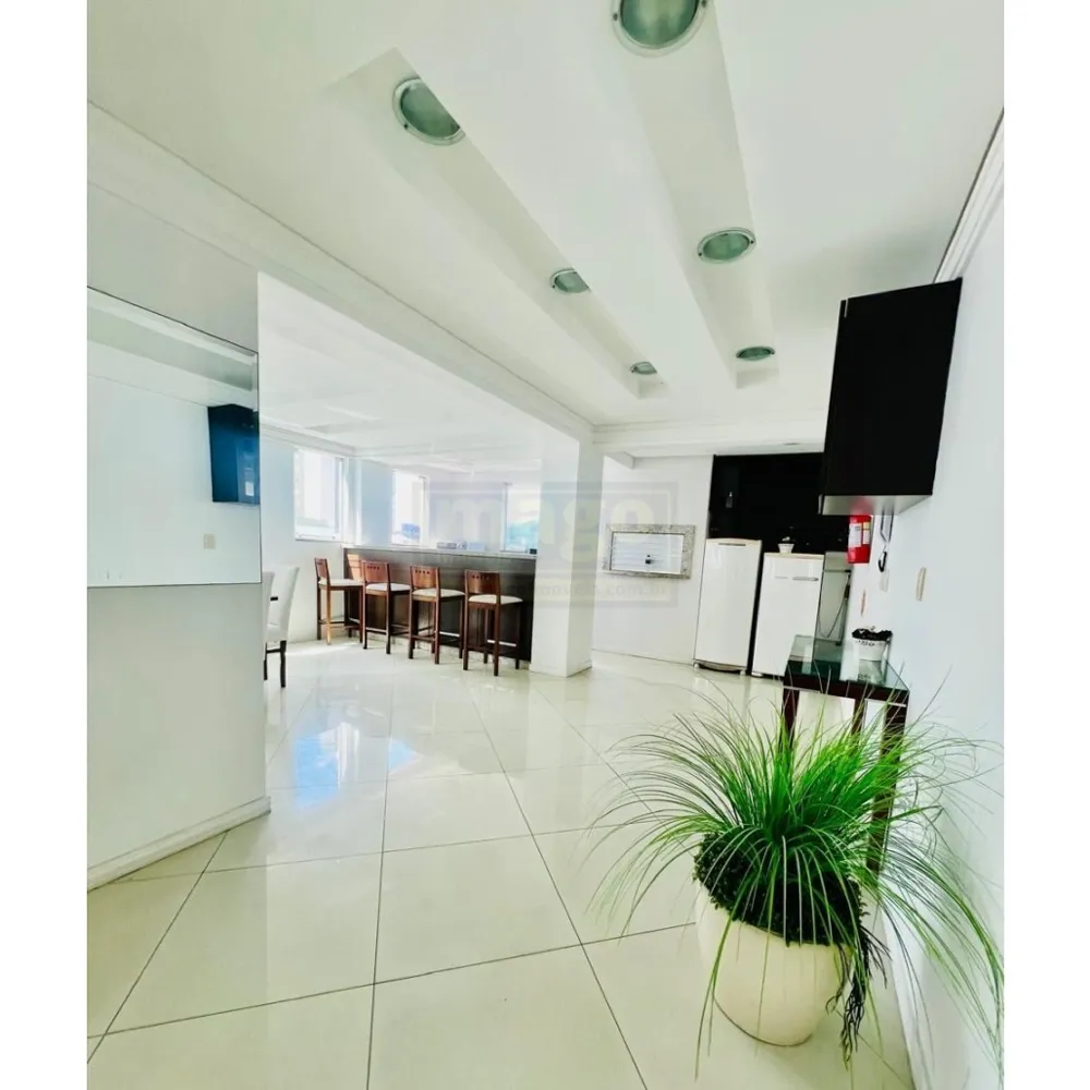 Apartamento com 3 suítes e 2 garagens na Barra Sul
