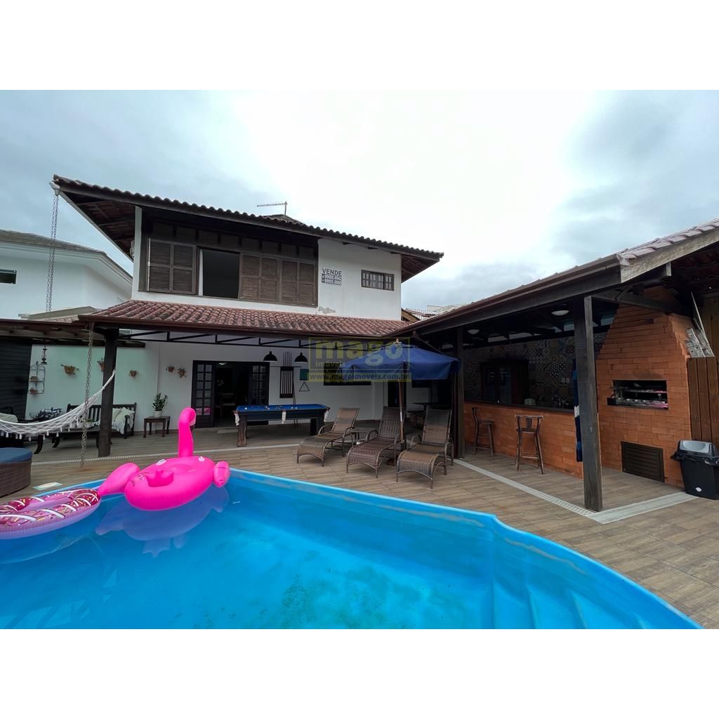 CASA ALTO PADRÃO EM  CONDOMÍNIO FECHADO NO BAIRRO ARIRIBÁ 