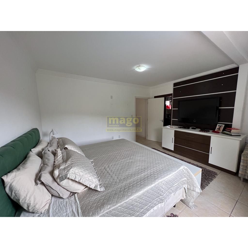 CASA ALTO PADRÃO EM  CONDOMÍNIO FECHADO NO BAIRRO ARIRIBÁ 