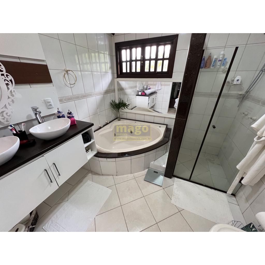 CASA ALTO PADRÃO EM  CONDOMÍNIO FECHADO NO BAIRRO ARIRIBÁ 