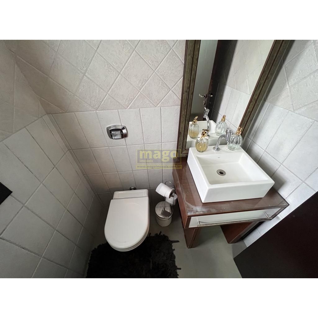 CASA ALTO PADRÃO EM  CONDOMÍNIO FECHADO NO BAIRRO ARIRIBÁ 