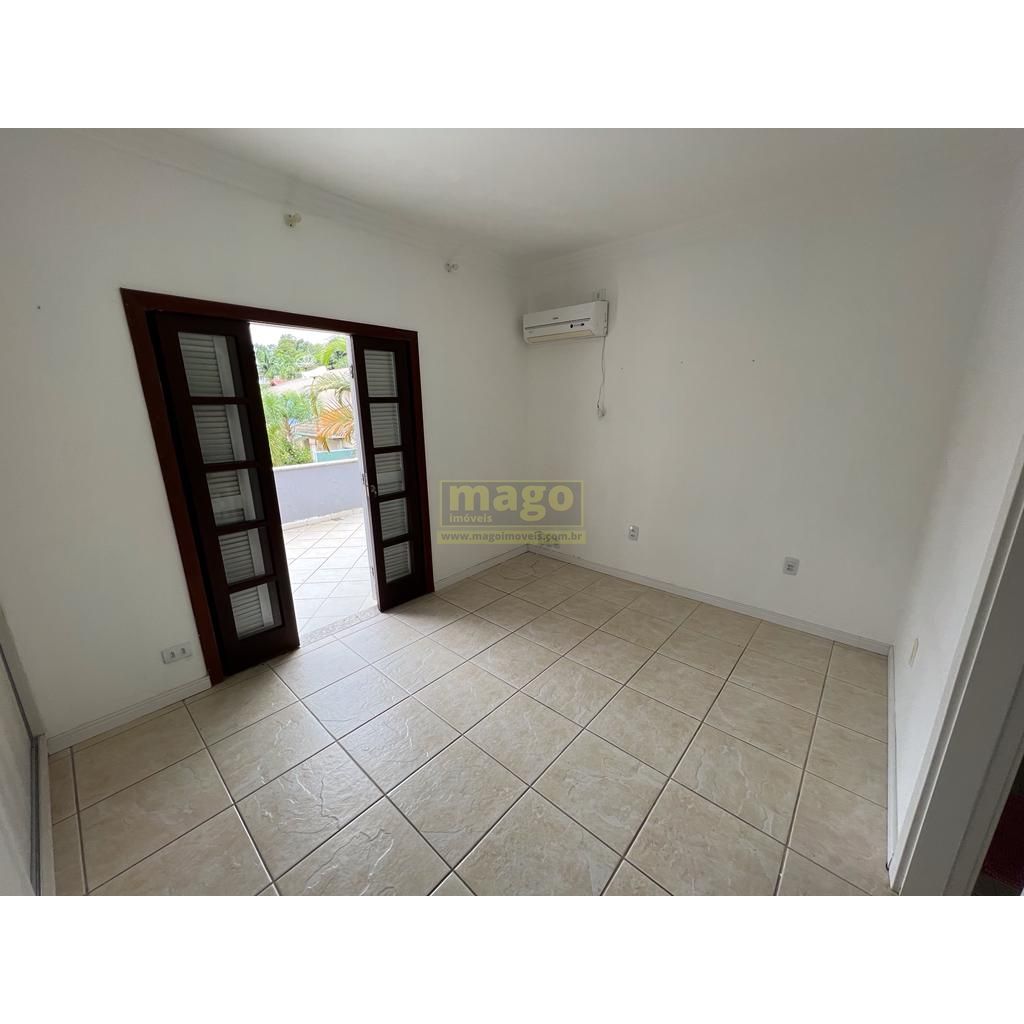 CASA ALTO PADRÃO EM  CONDOMÍNIO FECHADO NO BAIRRO ARIRIBÁ 