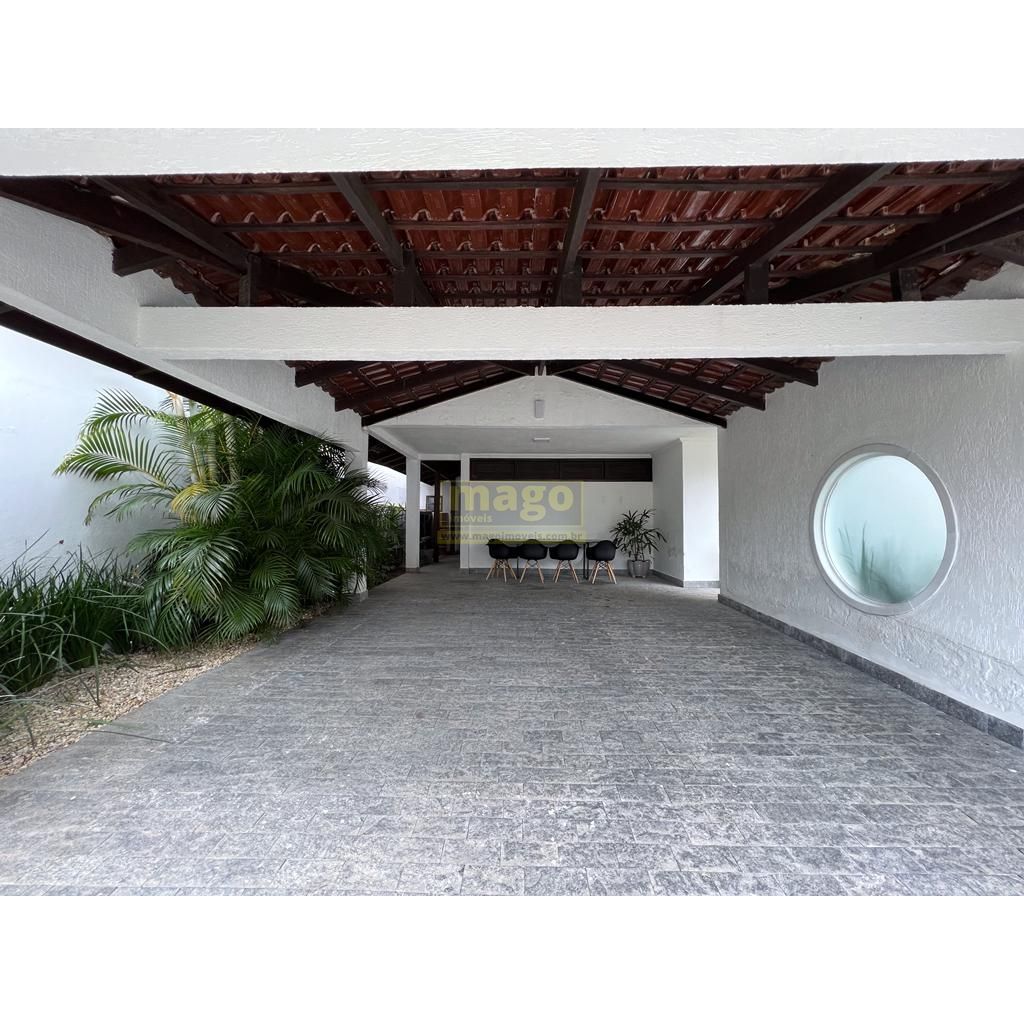 CASA ALTO PADRÃO EM  CONDOMÍNIO FECHADO NO BAIRRO ARIRIBÁ 
