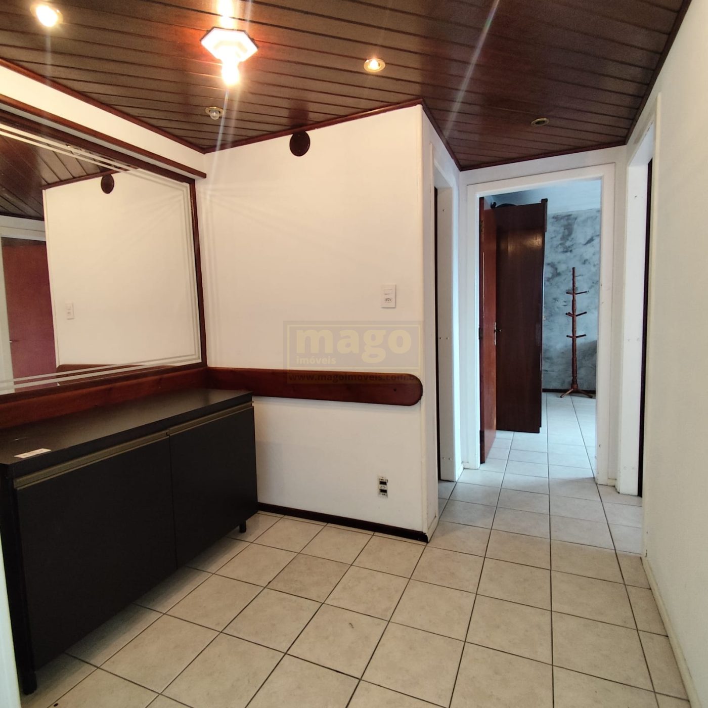 Apartamento à venda na Barra Norte, com ótima localização