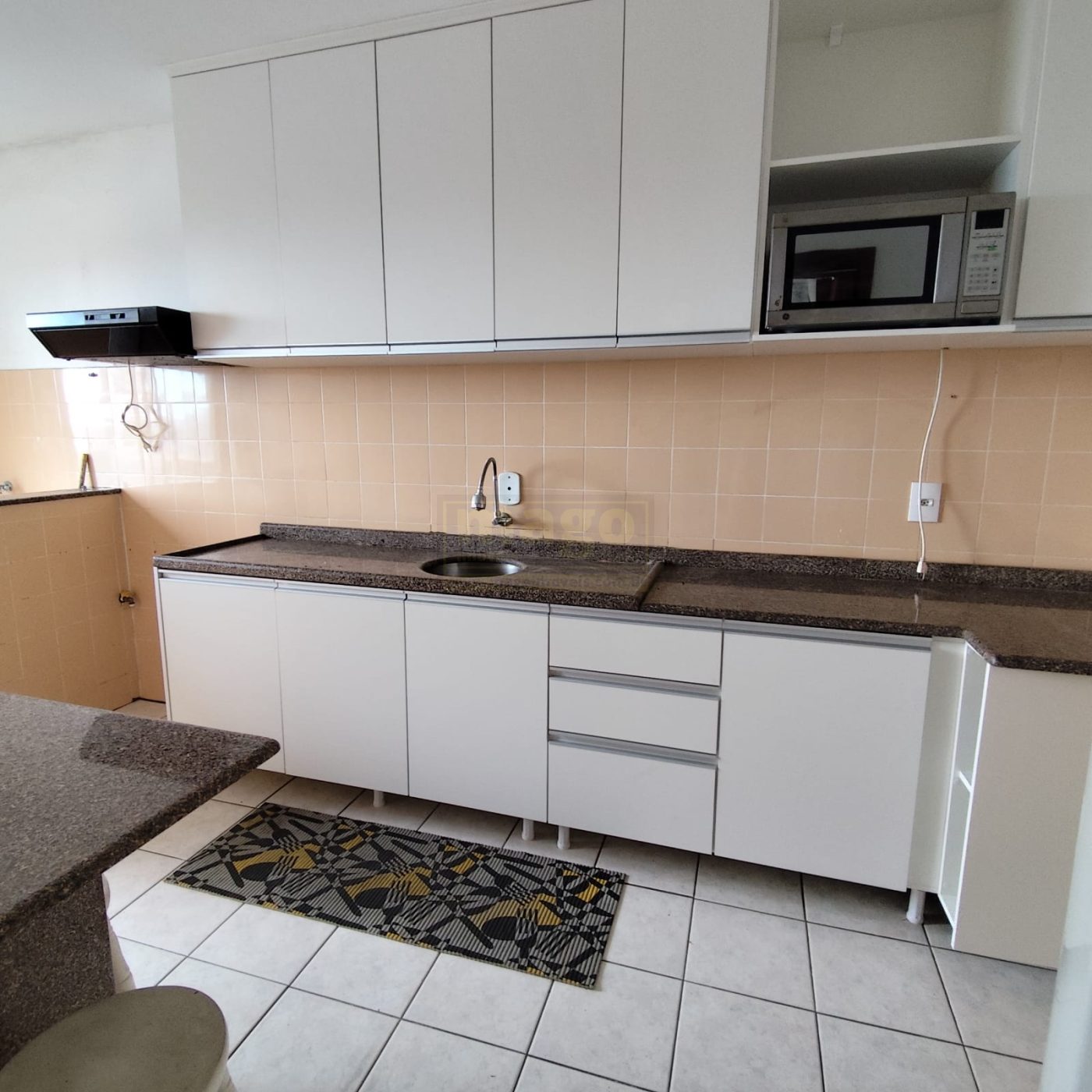 Apartamento à venda na Barra Norte, com ótima localização