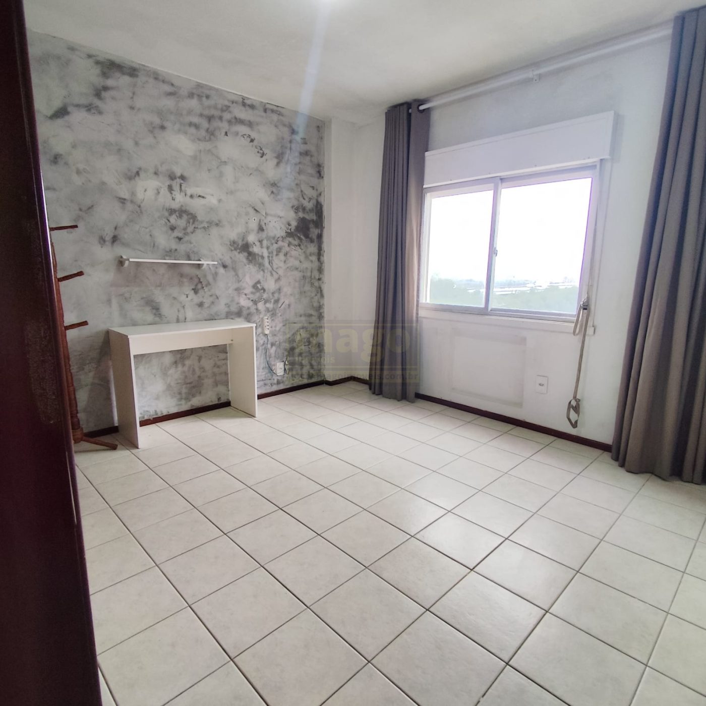Apartamento à venda na Barra Norte, com ótima localização