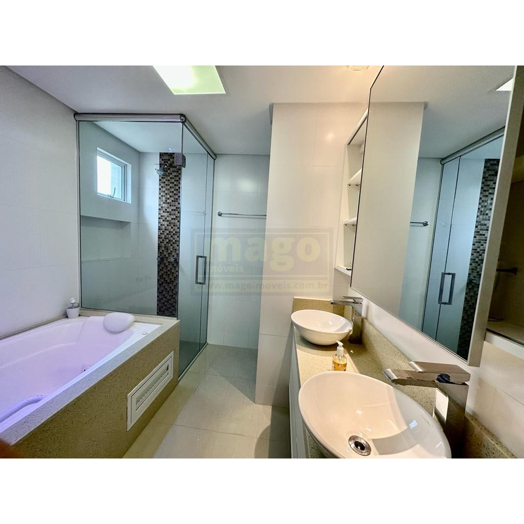 Apartamento com 3 suítes e 4 vagas de garagem na Barra Sul