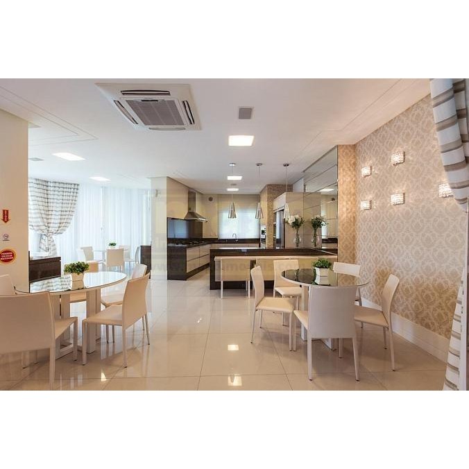 Apartamento com 3 suítes e 4 vagas de garagem na Barra Sul