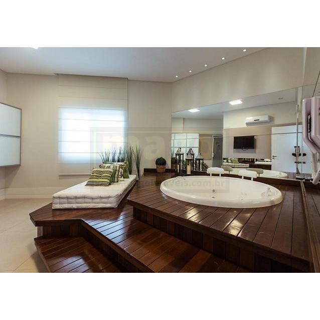 Apartamento com 3 suítes e 4 vagas de garagem na Barra Sul