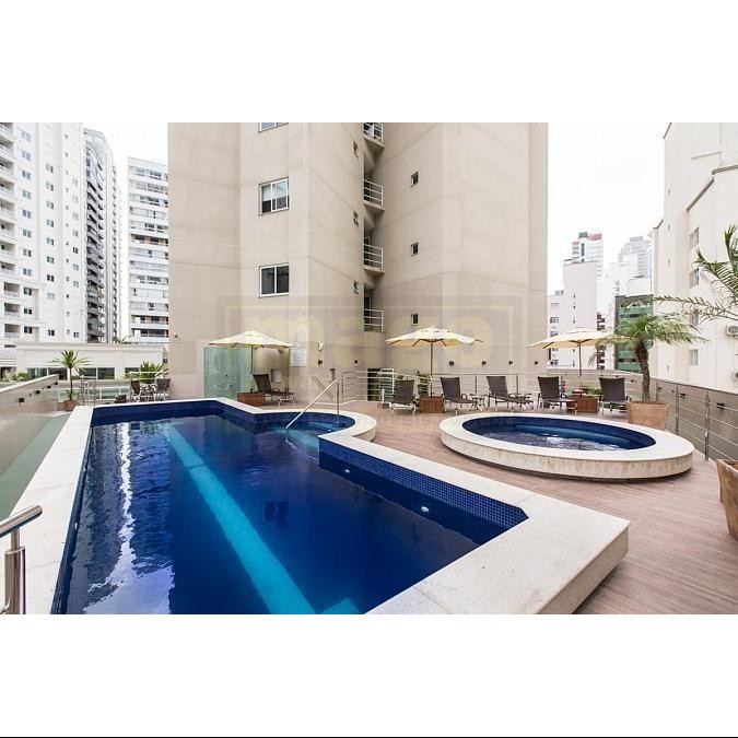 Apartamento com 3 suítes e 4 vagas de garagem na Barra Sul
