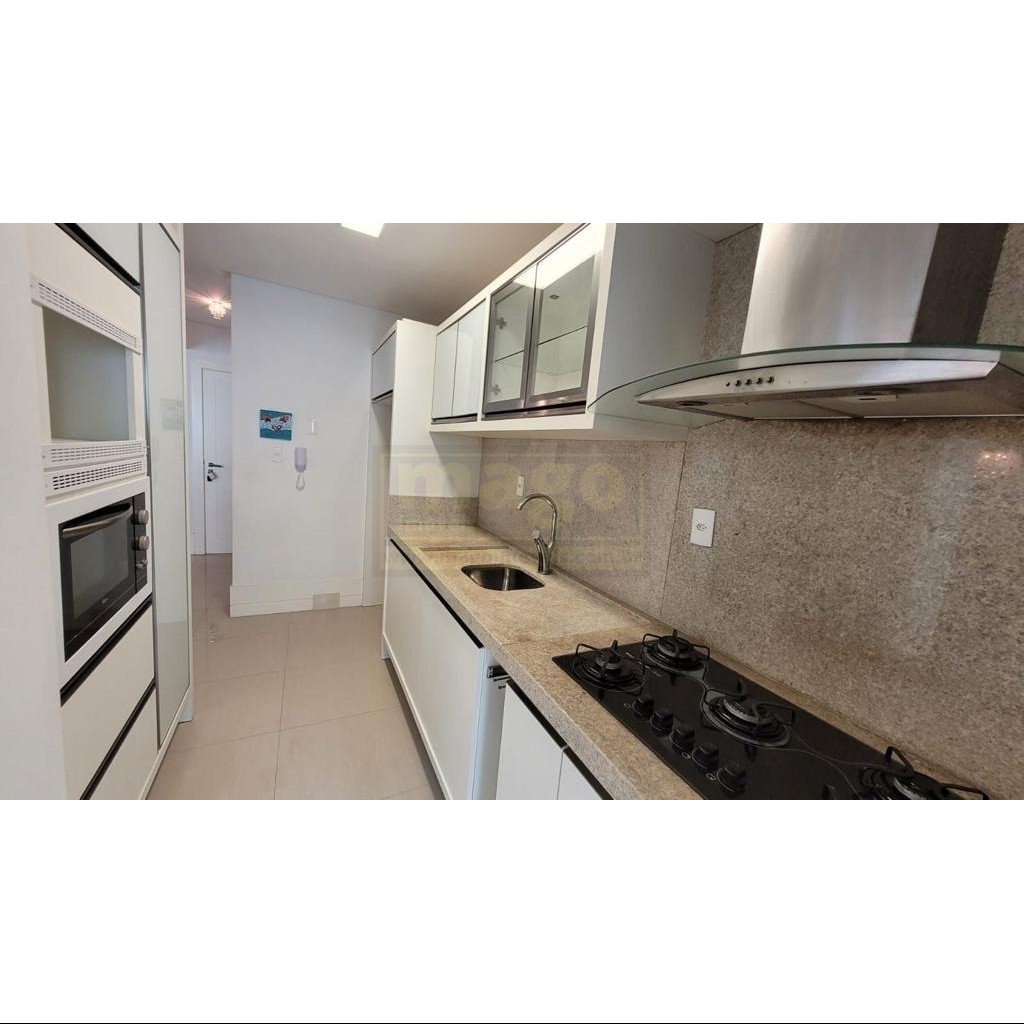 Apartamento com 3 suítes e 4 vagas de garagem na Barra Sul