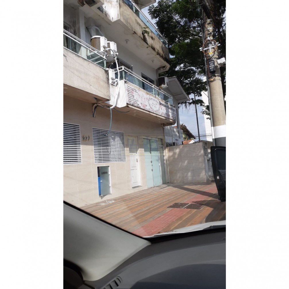 Prédio Comercial com 8 apartamentos para Venda