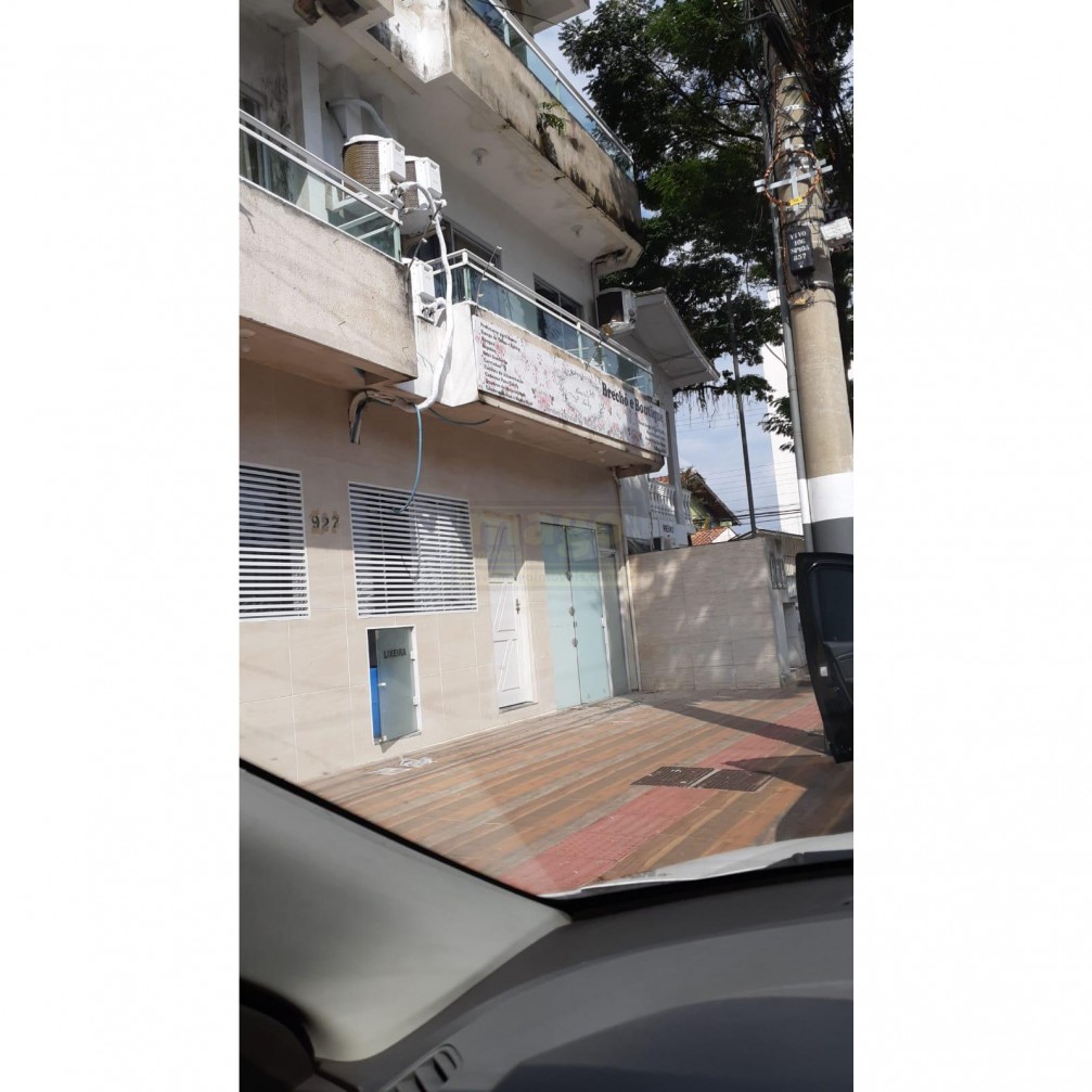 Prédio Comercial com 8 apartamentos para Venda