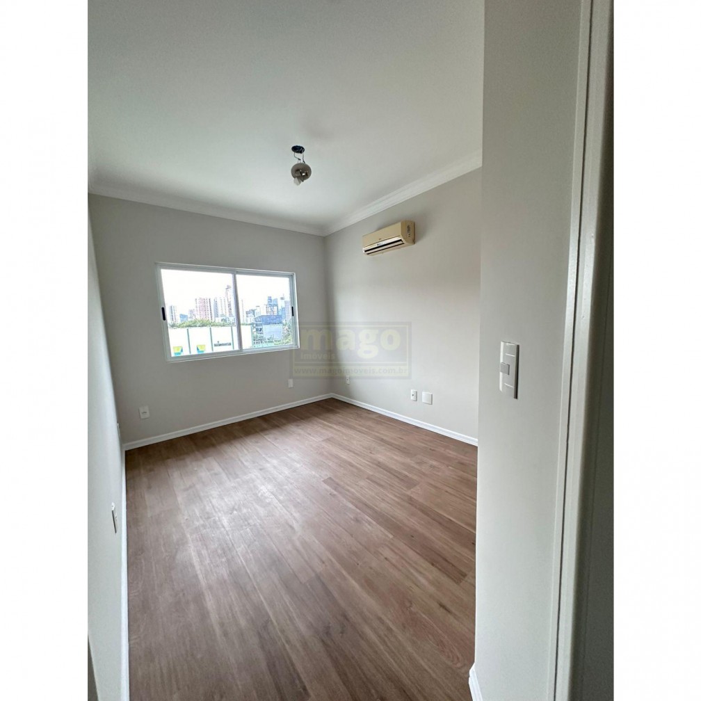 Casa para Locação Anual no bairro Ariribá em Balneário Camboriú