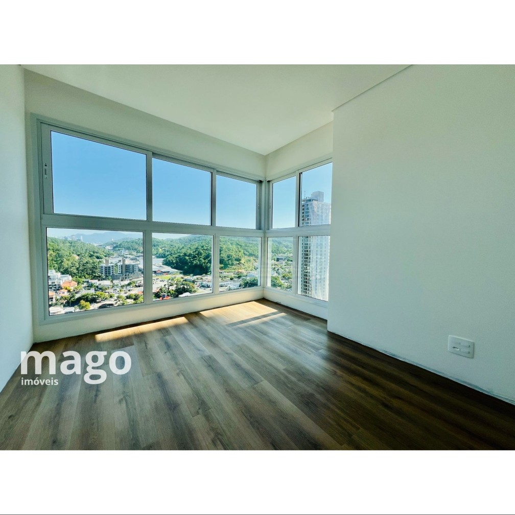 Apartamento para venda na Praia Brava com duas vagas de garagem