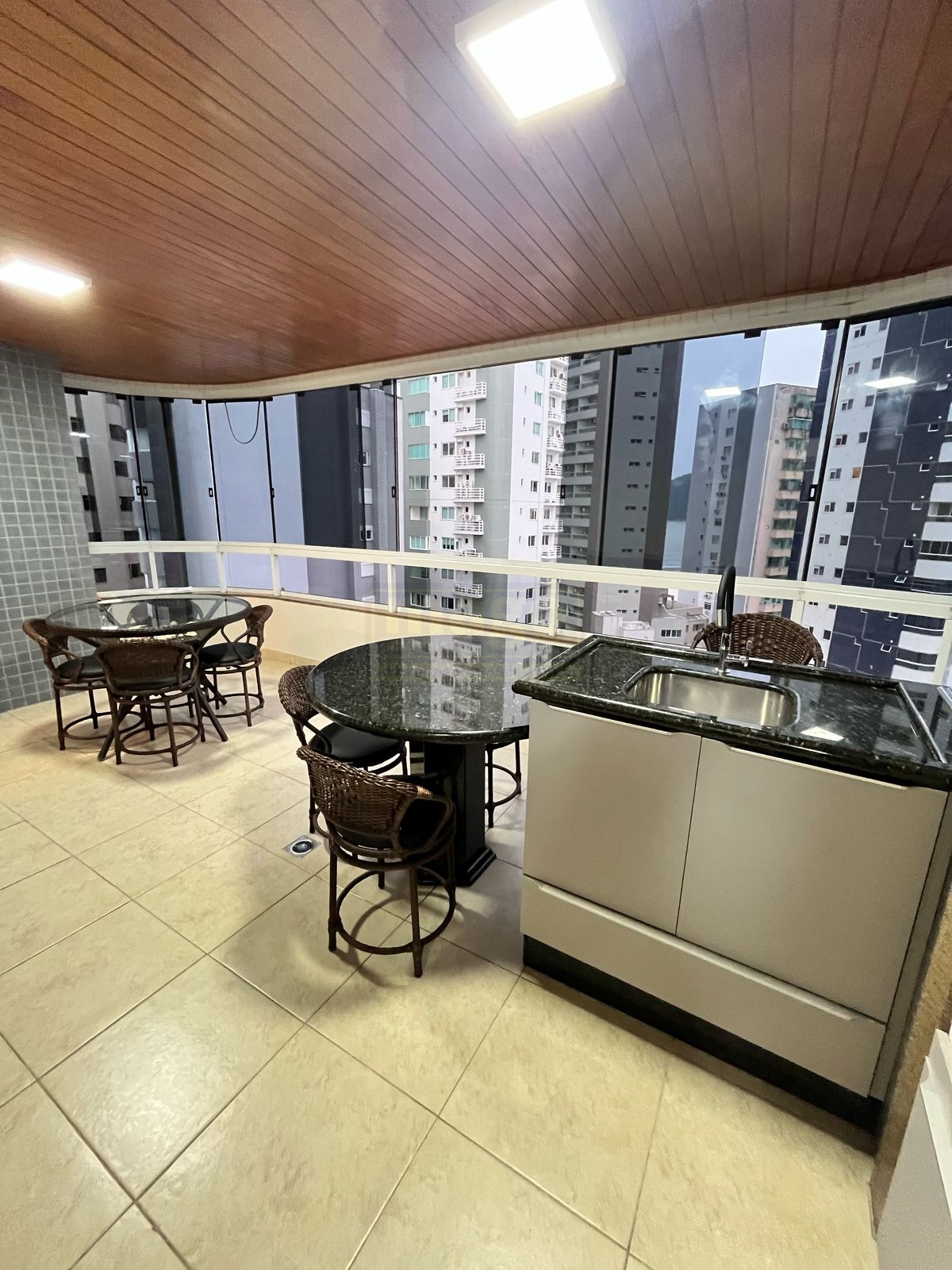 Apartamento 3 suítes para venda no bairro Barra Sul em Balneário Camboriú