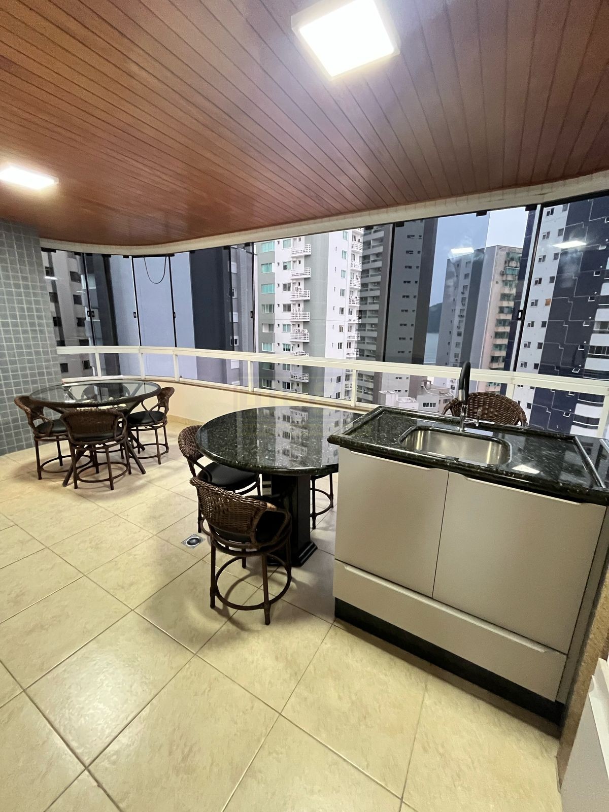 Apartamento 3 suítes para venda no bairro Barra Sul em Balneário Camboriú
