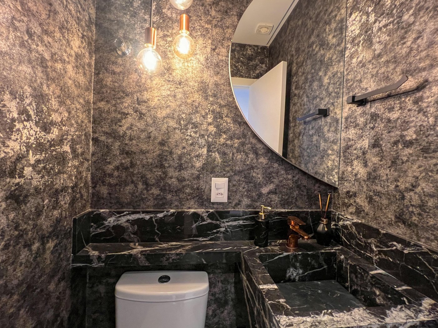 Excelente apartamento mobiliado no bairro Pioneiros