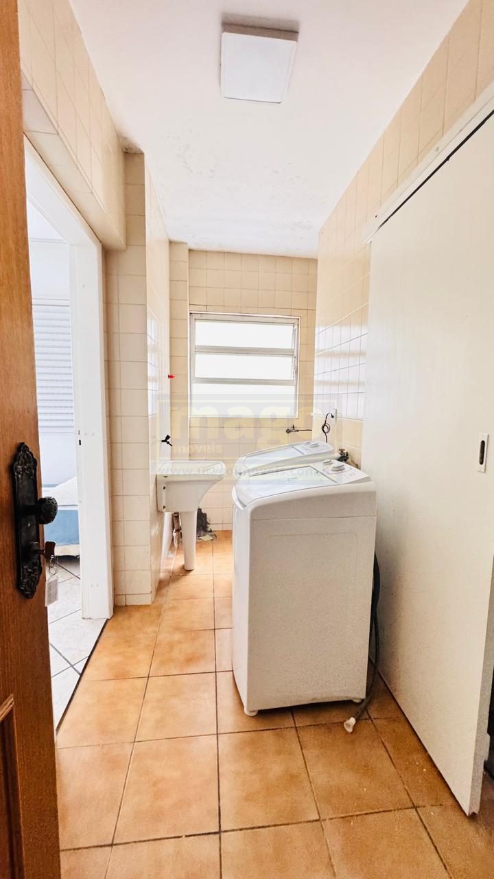  Apartamento para Locação na Avenida Atlântica – 3 Suítes e 1 Vaga de Garagem