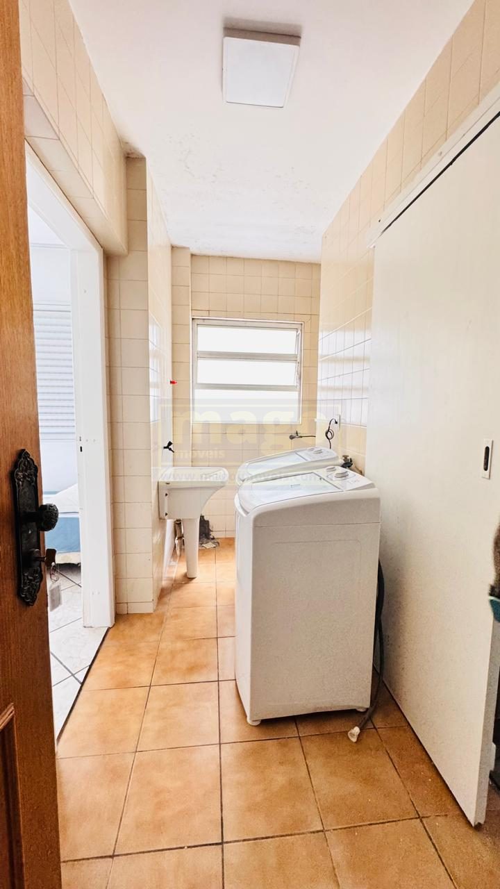  Apartamento para Locação na Avenida Atlântica – 3 Suítes e 1 Vaga de Garagem