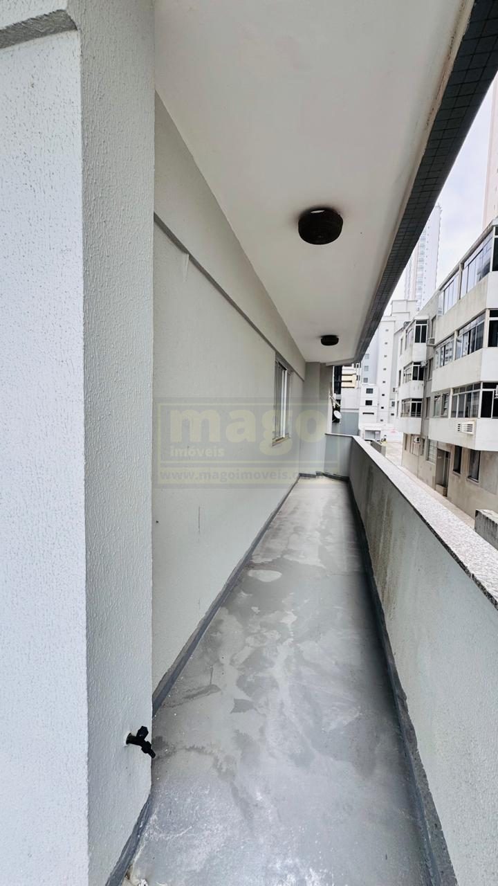  Apartamento para Locação na Avenida Atlântica – 3 Suítes e 1 Vaga de Garagem