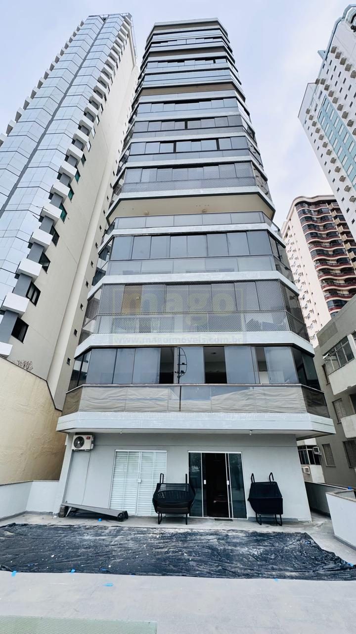  Apartamento para Locação na Avenida Atlântica – 3 Suítes e 1 Vaga de Garagem